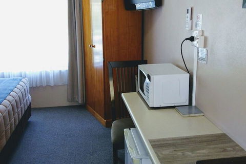 Armidale Rose Villa Motel - Whitsundays Tourism 5