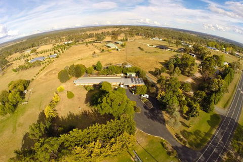 Armidale Rose Villa Motel - Whitsundays Tourism 1