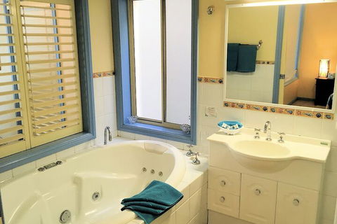 Al Mare Beachfront Retreat - Yamba Accommodation 5
