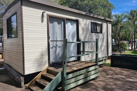 Shady Willows Holiday Park & YHA - New South Wales Tourism  0