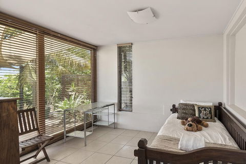 McAuleys Beach House - Accommodation QLD 5