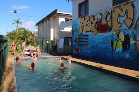 Asylum Cairns Hostel - Lightning Ridge Tourism 0