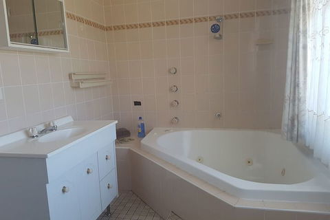Lake Front Motel - Yamba Accommodation 6
