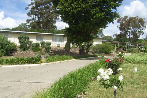 Golden Chain Garden Motor Inn - Holiday Melbourne 3