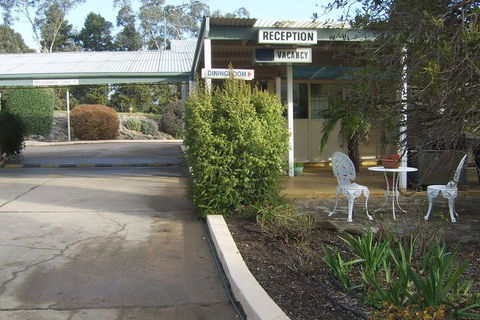 Golden Chain Garden Motor Inn - Holiday Melbourne 2