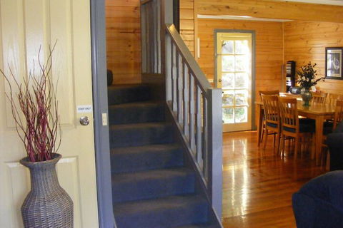 Sails Elegant Spacious Beach Villa - Accommodation Newcastle 5