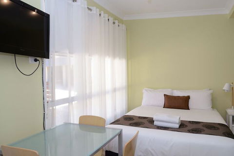 Motel On Alpine - Accommodation Redcliffe 4