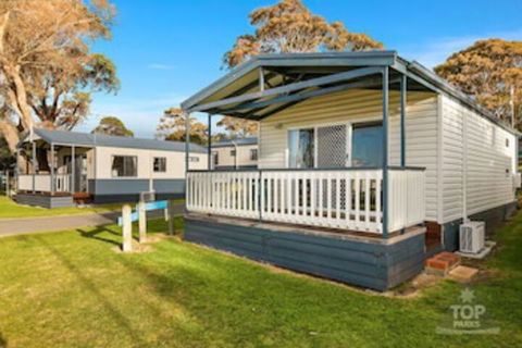 Cowes Caravan Park - Lightning Ridge Tourism 0
