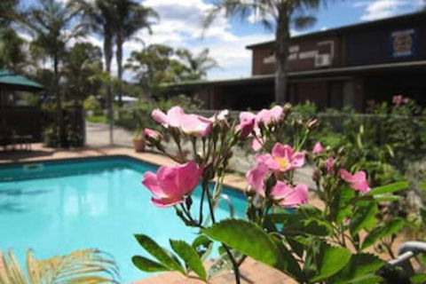 Lakes Waterfront Motel & Holiday Cottages - Northern Rivers Accommodation 2