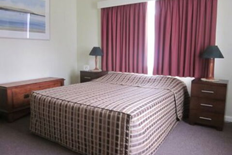 Lakes Waterfront Motel & Holiday Cottages - Northern Rivers Accommodation 5