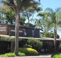 Lakes Waterfront Motel  Holiday Cottages - Northern Rivers Accommodation