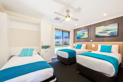 Howlong Golf Resort - Lightning Ridge Tourism 6