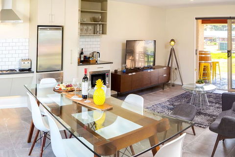 Howlong Golf Resort - Lightning Ridge Tourism 4