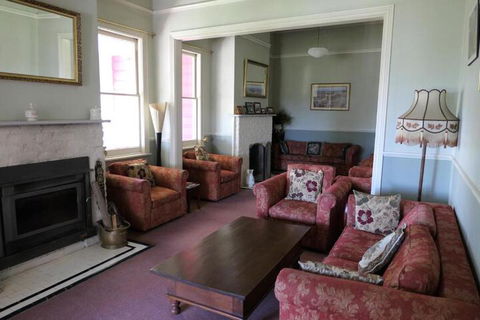 Norwood Mountain Lodge - Victoria Tourism 0