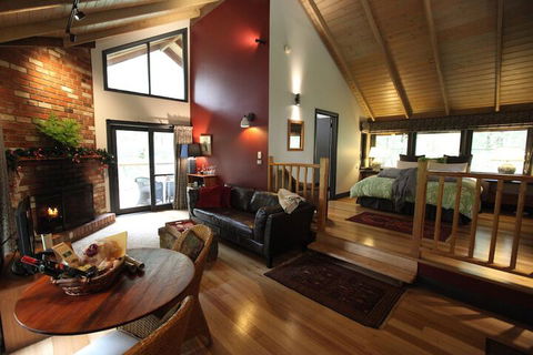 Woodlands Rainforest Retreat - Kawana Tourism 6