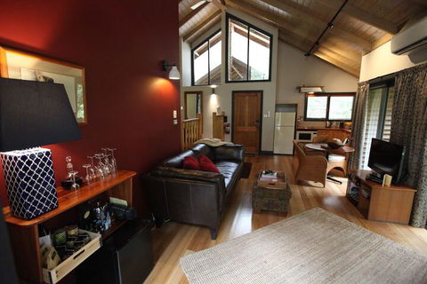 Woodlands Rainforest Retreat - Kawana Tourism 3