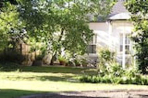 Camellia Cottage Bed & Breakfast - Holiday Melbourne 4