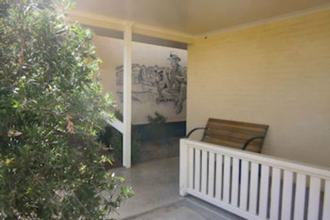 Kellys Motel Oakey - Cruises Travel 0