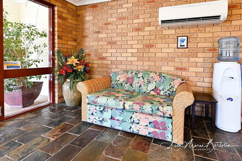Narrandera Club Motor Inn - Accommodation Main Beach 3