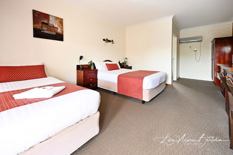Narrandera Club Motor Inn - Accommodation Main Beach 5