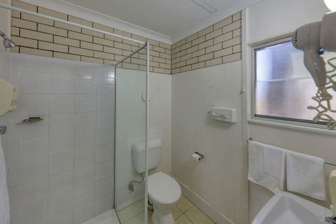 Binalong Motel - Sunshine Coast Guide 5