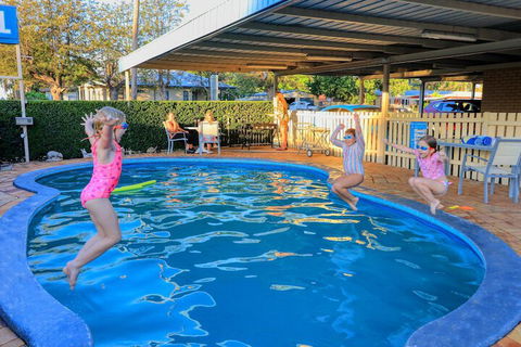 Binalong Motel - Sunshine Coast Guide 3