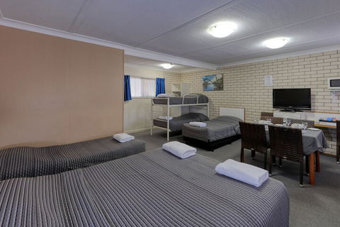 Binalong Motel - Sunshine Coast Guide 7