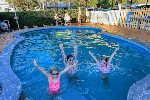 Binalong Motel - Sunshine Coast Guide 1