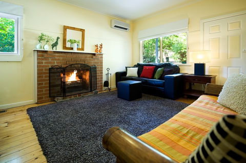 Apple Tree Cottage - Holiday Melbourne 6