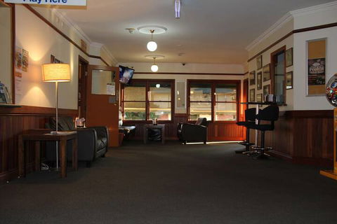 Maleny Hotel - Gold Coast 4U 1
