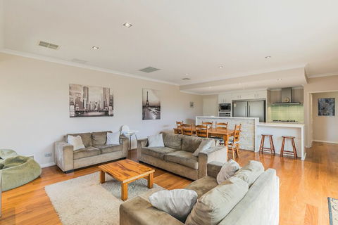 Ocean Keys Cottage - Accommodation in Surfers Paradise 7