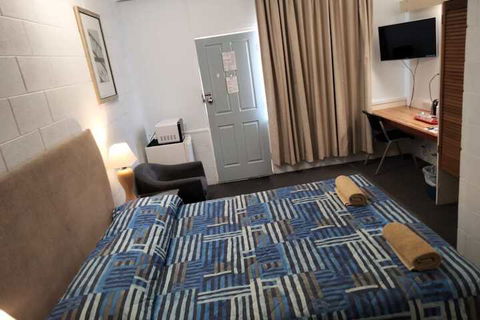 Warren Motor Inn - Hervey Bay Accommodation 5