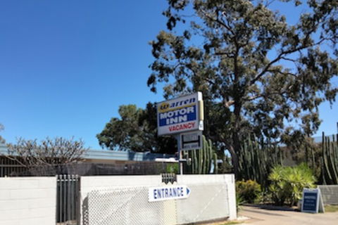 Warren Motor Inn - Hervey Bay Accommodation 0