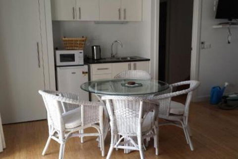 Seaside Spa Retreat - Accommodation Batemans Bay 2