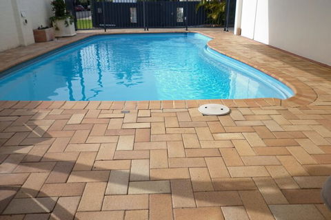 Oceana Holiday Units - Accommodation Newcastle 4