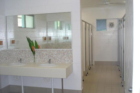 Absolute Backpackers Mission Beach - Holiday Jervis Bay 5