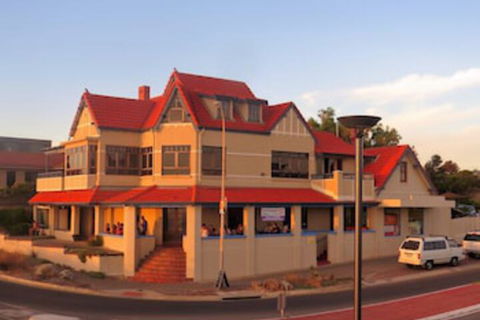 McCloud House - WA Accommodation 0