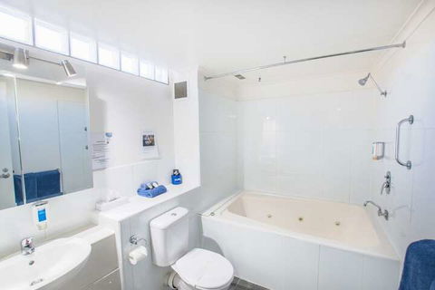 MAS Country Riverboat Lodge Motor Inn - Sunshine Coast Guide 7