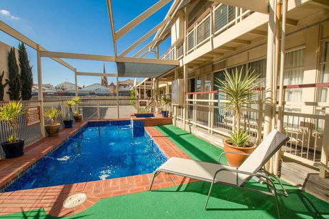 MAS Country Riverboat Lodge Motor Inn - Sunshine Coast Guide 4