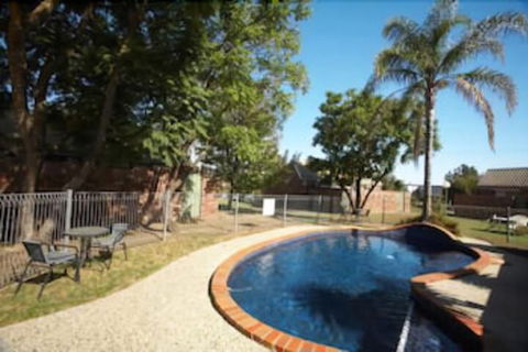 Belvoir Village Motel & Apartments Wodonga - Holiday Melbourne 2