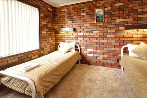Belvoir Village Motel & Apartments Wodonga - Holiday Melbourne 3