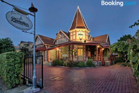 The Witchs Hat - Accommodation Ballina 5