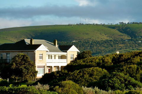 Port Elliot Beach House YHA Hostel - Cruises Travel 1