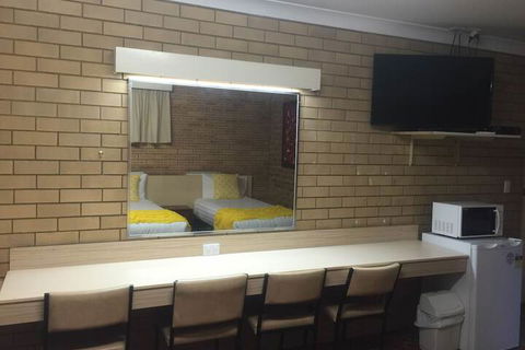 Blue Violet Motor Inn - Northern Rivers Accommodation 6