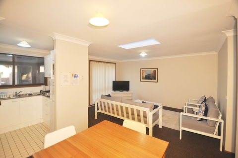 Katoomba Townhouses - YWait Travel 4