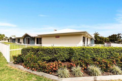 Econo Lodge Beachside - Tourism Townsville 2