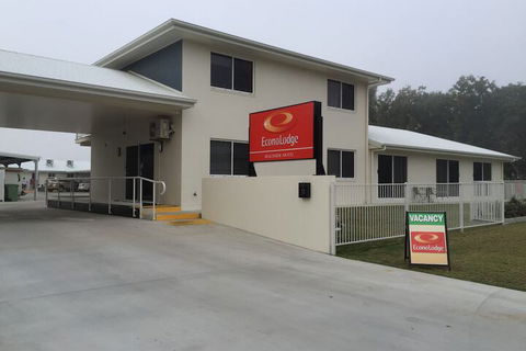 Econo Lodge Beachside - Tourism Townsville 3