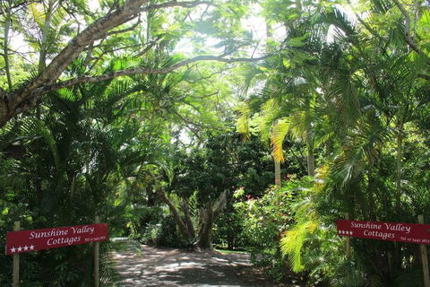 Sunshine Valley Cottages - Kawana Tourism 1