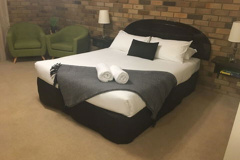 Magdala Motor Lodge & Lakeside Restaurant - Accommodation Directory 4