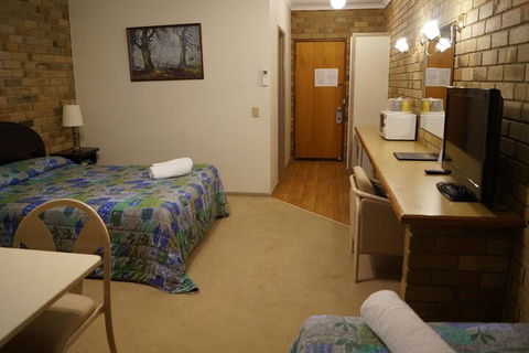 Magdala Motor Lodge & Lakeside Restaurant - Accommodation Directory 5